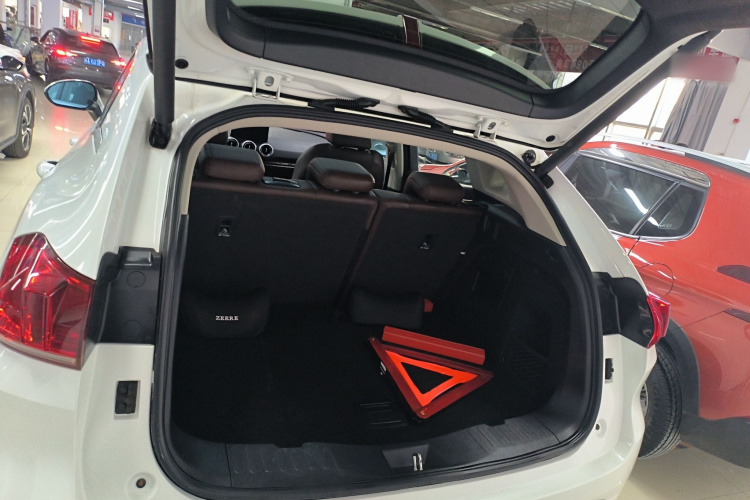 魏牌 VV5 2019款 1.5T 两驱智先锋机舱底盘23