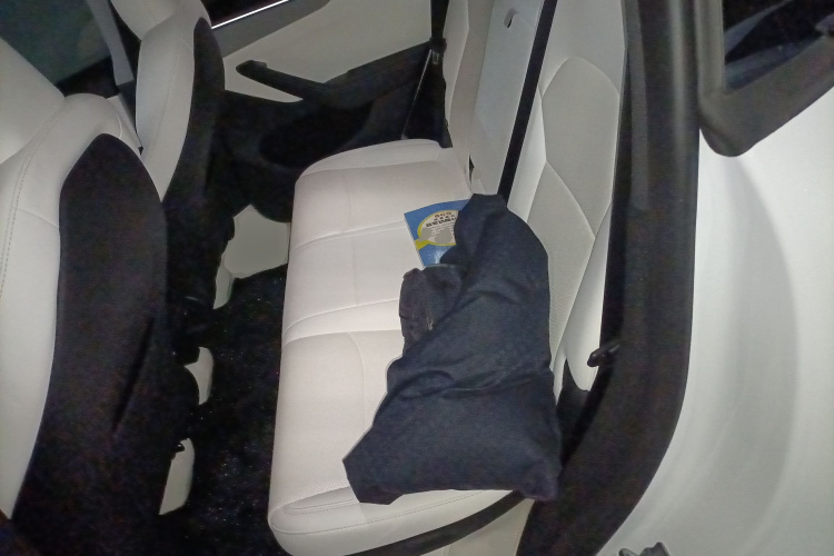 特斯拉 Model Y 2025款 后轮驱动 首发版中控内饰21