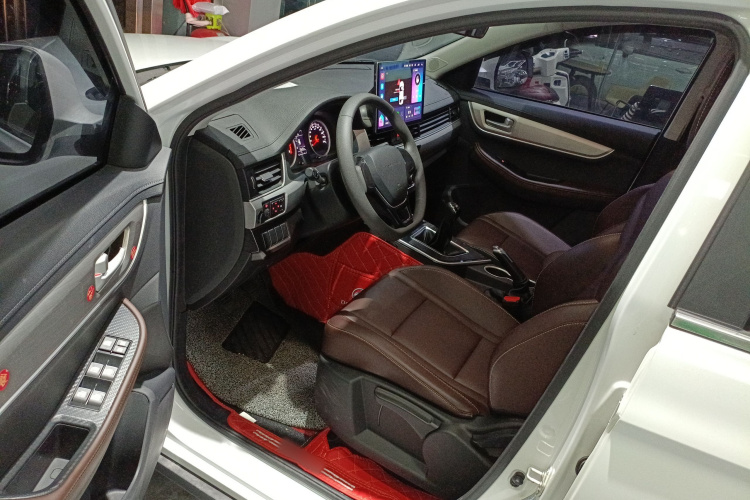 东风风行 风行T5 2024款 盛世款 1.6L 手动寻梦版 五座中控内饰7003