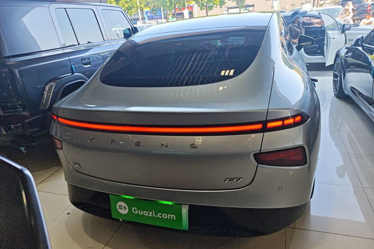 小鹏P7 2022款 480N+车身外观6