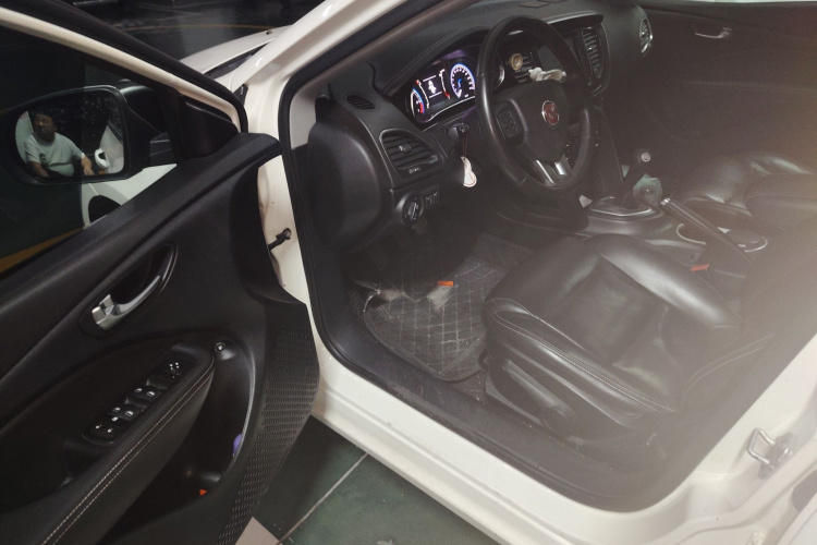 菲亚特 致悦 2014款 1.4T 手动舒适版中控内饰20