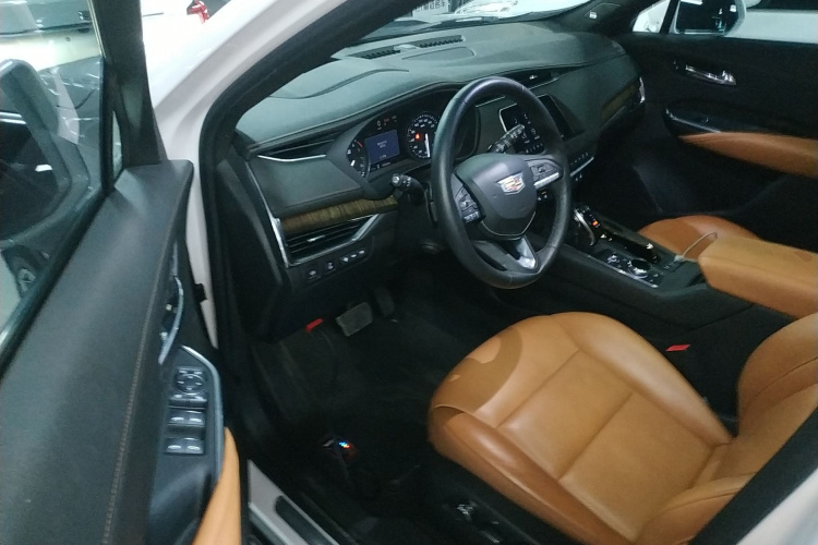 凯迪拉克XT4 2021款 28T 四驱铂金版中控内饰20