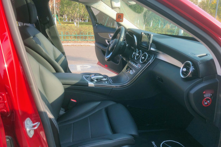 奔驰C级 2018款 C 200 L 运动版局部细节41