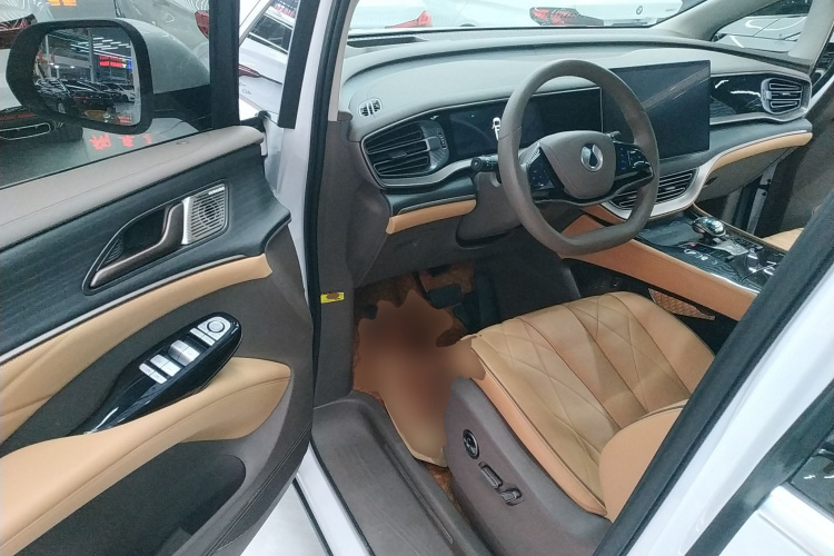 腾势D9 2022款 DM-i 970 四驱尊荣型中控内饰20