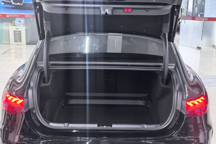 奔驰EQE 2022款 350 先锋版局部细节23