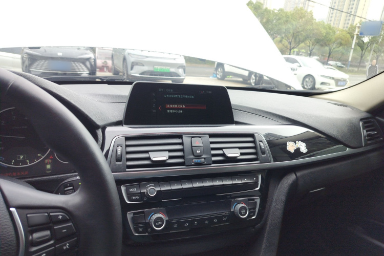 宝马3系 2018款 320Li 时尚型中控内饰12