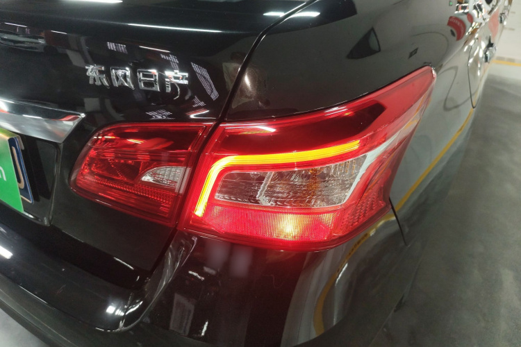 日产 轩逸 2024款 改款二 经典 1.6XE CVT舒适版车身外观9