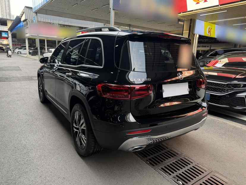 奔驰GLB 2024款 GLB 220 动感型(2)