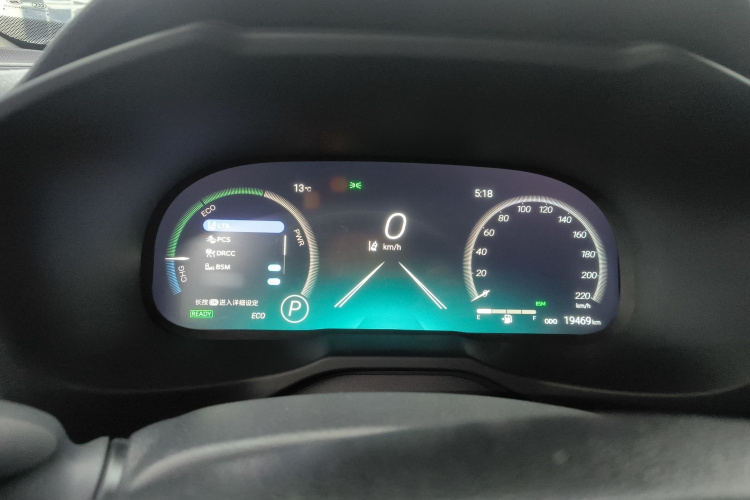 丰田 威兰达 2023款 双擎 2.5L E-CVT四驱尊贵版局部细节14