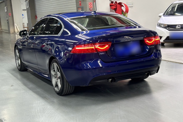 捷豹XE 2015款 2.0T 240PS R-Sport车身外观6003