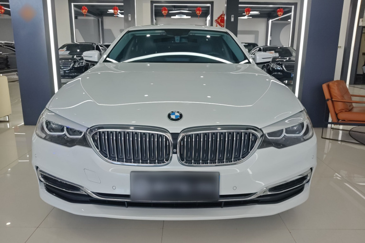宝马5系 2019款 530Li 领先型 豪华套装车身外观2