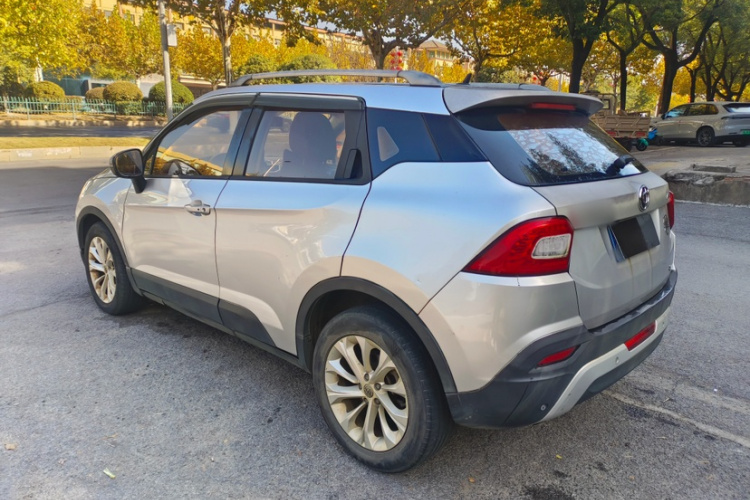 中华V3 2016款 1.5L 手动智能型车身外观6012