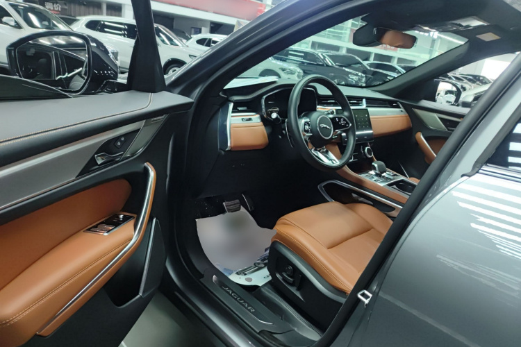 捷豹F-PACE 2024款 P250 R-Dynamic SE中控内饰20