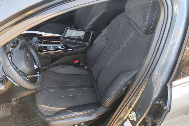 吉利汽车 星瑞 2025款 东方曜 2.0TD 望月版局部细节19