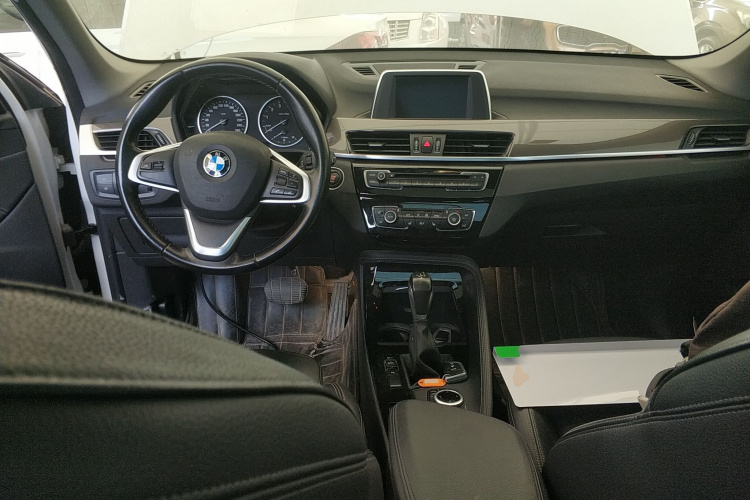 宝马X1 2016款 sDrive20Li 豪华型中控内饰12