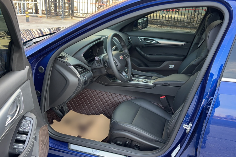 凯迪拉克CT5 2023款 28T 豪华型（标准版）中控内饰7001