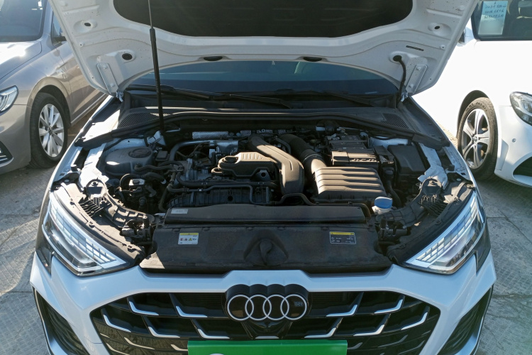 奥迪A3 2025款 A3L Limousine 35TFSI 飞驰尊享型机舱底盘24