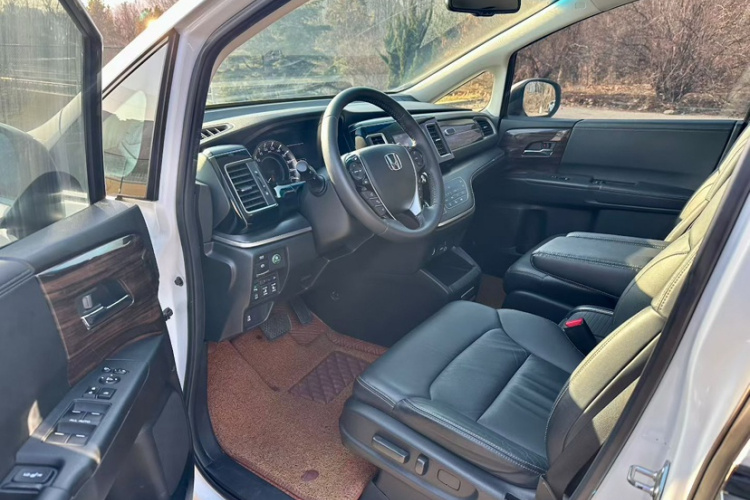 本田 艾力绅 2016款 2.4L 豪华版中控内饰7009