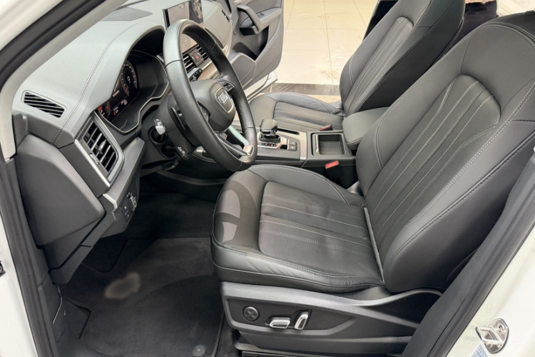 奥迪Q5L 2023款 40T 时尚致雅型中控内饰7007