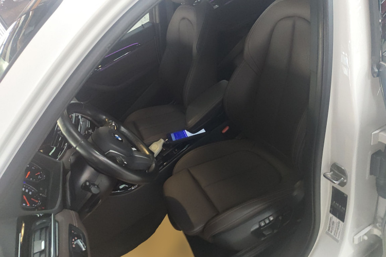 宝马X2 2020款 sDrive25i 领先型M运动套装中控内饰19