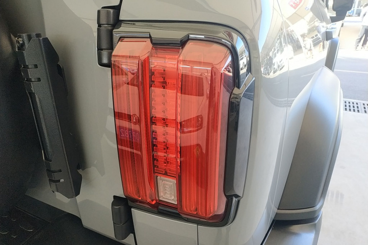 坦克300 2023款 越野版 2.0T 挑战者车身外观6006