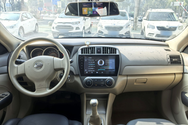 日产 轩逸 2012款 经典 1.6XE 手动舒适版中控内饰7005