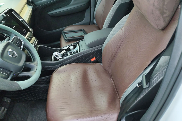 沃尔沃XC40 2024款 B3 智远豪华版中控内饰19