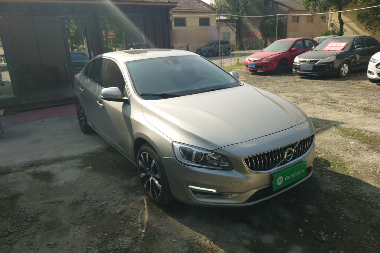 沃尔沃S60 2019款 S60L 改款 T5 智进进阶版车身外观3