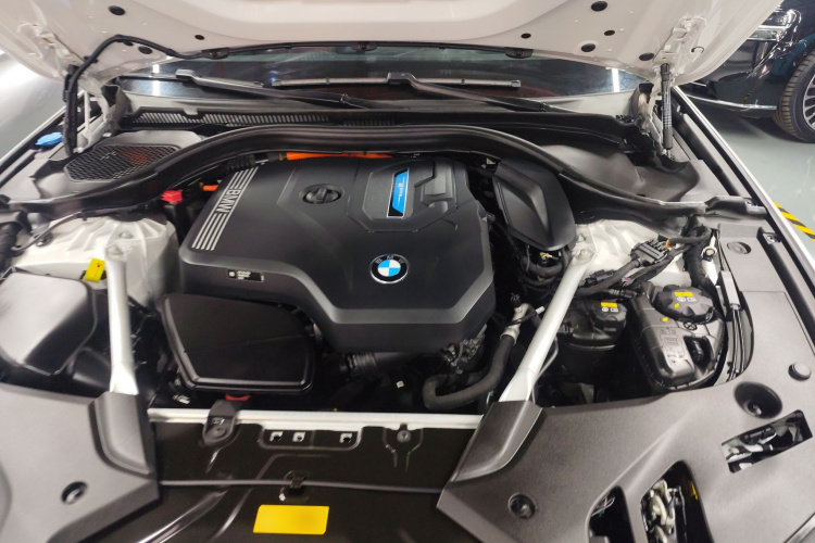 宝马5系新能源 2022款 改款二 535Le 先锋版M运动套装机舱底盘24