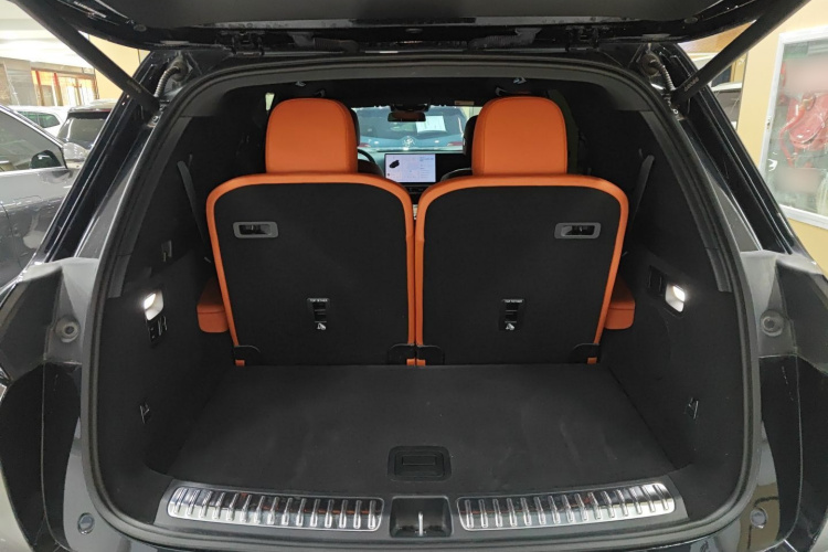 理想汽车 理想L8 2024款 Ultra机舱底盘23