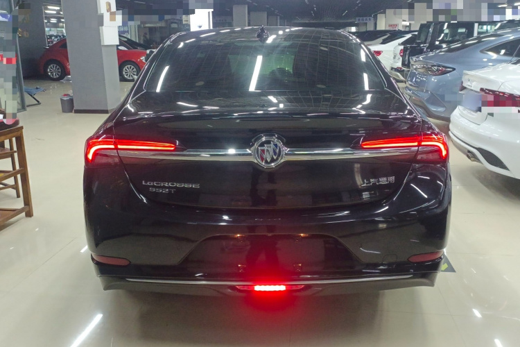 别克 君越 2022款 552T 豪华型车身外观6