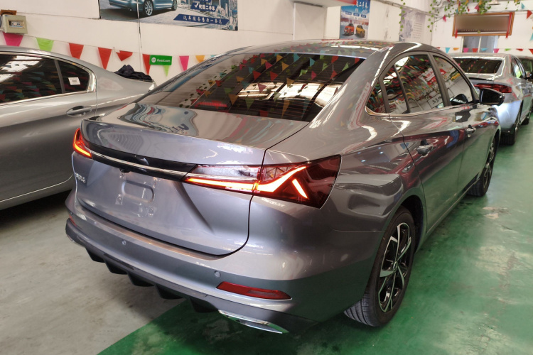 荣威i5 2024款 1.5L CVT尊荣版车身外观7