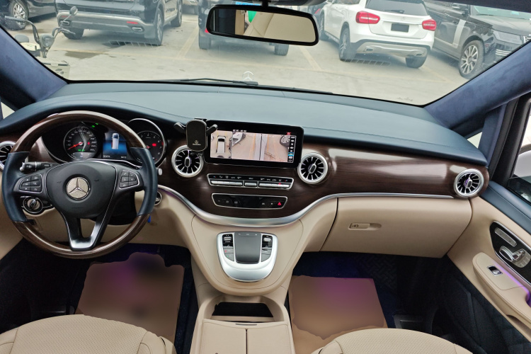 奔驰V级 2021款 V 260 领航版中控内饰12