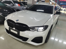 宝马3系 2022款 改款 325i M运动曜夜套装