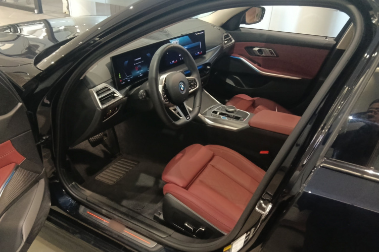 宝马i3 2025款 eDrive 40 L 曜夜套装中控内饰20