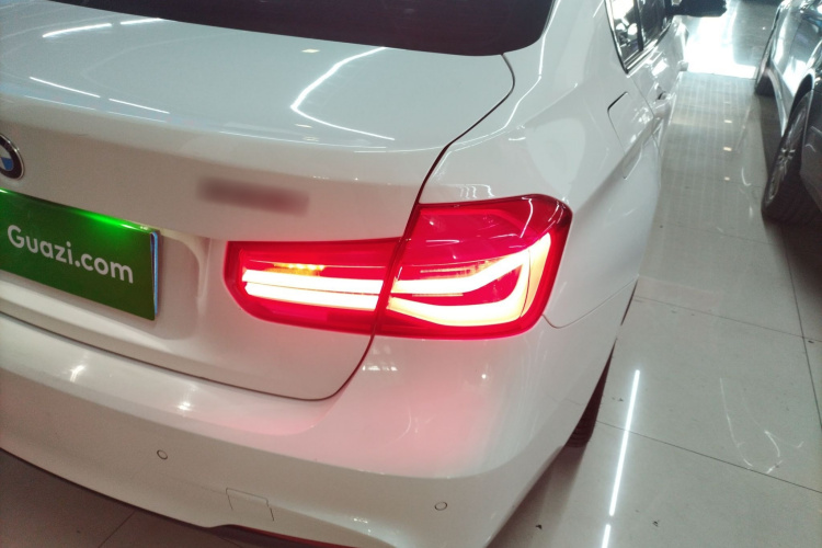 宝马3系 2018款 320i M运动套装车身外观9