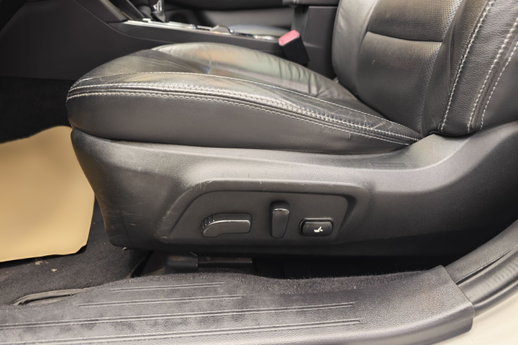 斯巴鲁 力狮 2016款 2.5i 全驱荣耀版中控内饰7013