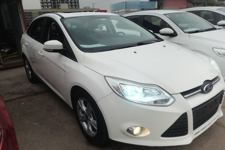 福特 福克斯 2012款 三厢 1.6L 自动风尚型车身外观3