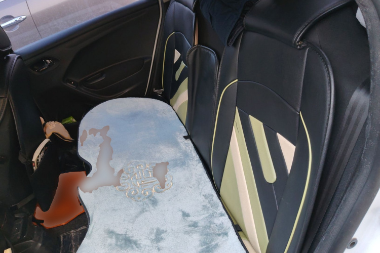 标致301 2014款 1.6L 自动舒适版中控内饰21