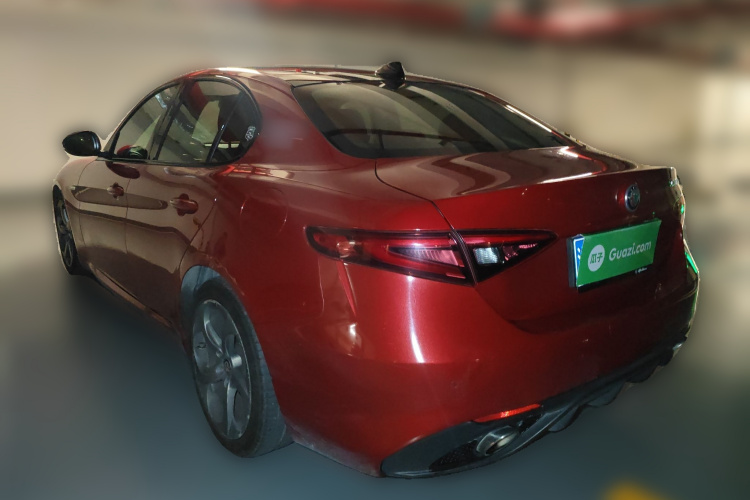 阿尔法·罗密欧 Giulia朱丽叶 2017款 2.0T 280HP Milano限量版车身外观5