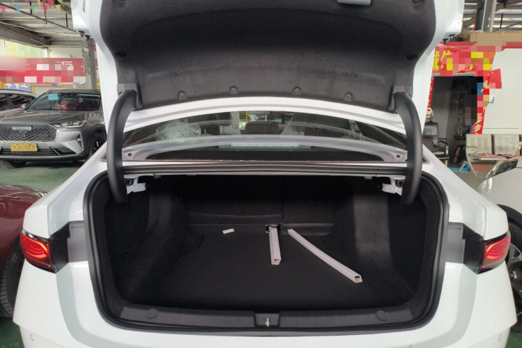 比亚迪 秦PLUS 2025款 DM-i 智驾版 128KM进取型机舱底盘23