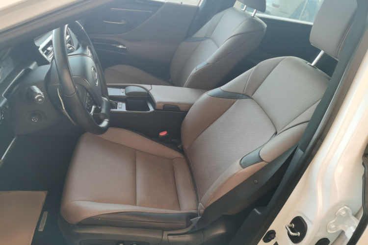 雷克萨斯ES 2021款 200 卓越版局部细节19