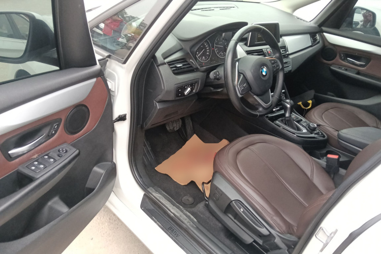 宝马2系旅行车 2016款 218i 领先型中控内饰20