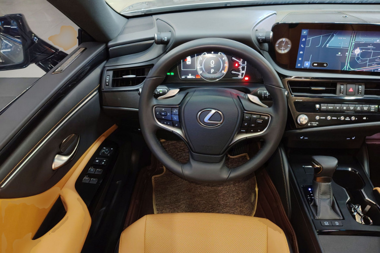 雷克萨斯ES 2023款 260 卓越版中控内饰13