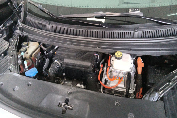 腾势D9 2022款 DM-i 970 四驱尊荣型机舱底盘24