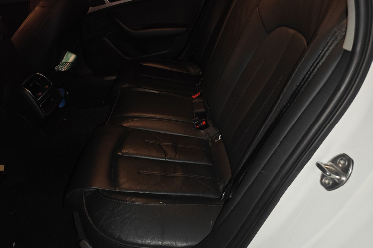 奥迪A6L 2017款 30 FSI 技术型中控内饰21