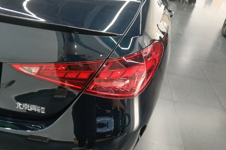 奔驰C级 2023款 改款二 C 260 L 皓夜运动版车身外观9