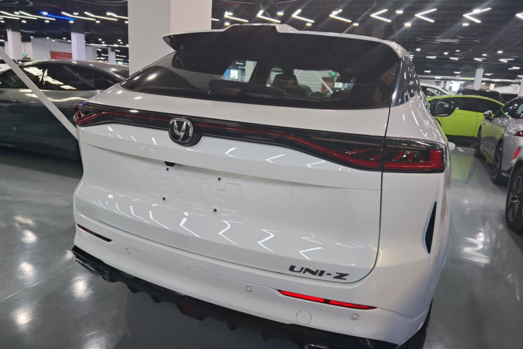 长安UNI-Z新能源 2024款 蓝鲸智电iDD 125km 卓越型车身外观6