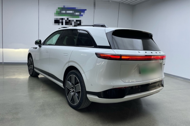 小鹏G9 2022款 702 Pro车身外观6005