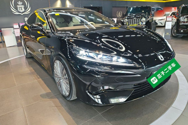 腾势Z9 2024款 1100km 四驱Ultra版车身外观3